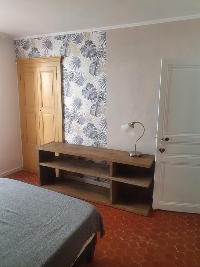 Baieta Chambre Rouge Moulinet  Luaran gambar