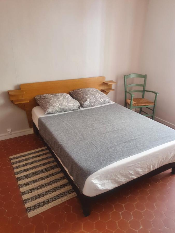 Baieta Chambre Rouge Moulinet  Luaran gambar